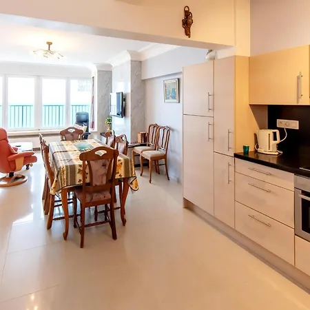 In By The * 米德尔克尔克