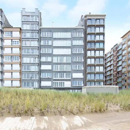 Apartment By The Sea In *